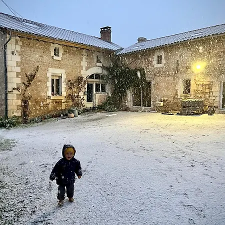Ferme Gite Le Coeur Des Petits Chenes Saint-Pierre-de-Côle Exterior foto